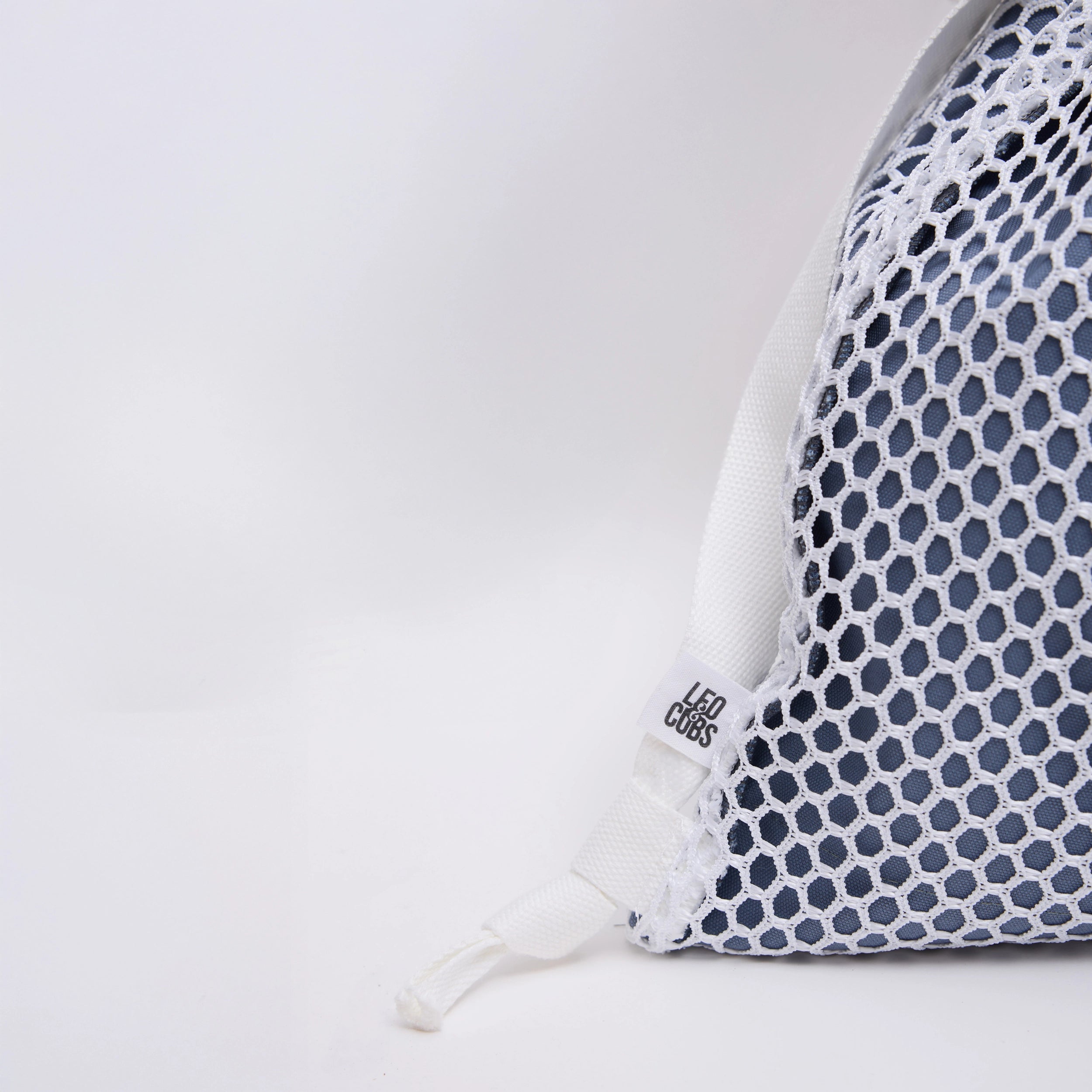VÉRA Ocean Blue Mesh bag